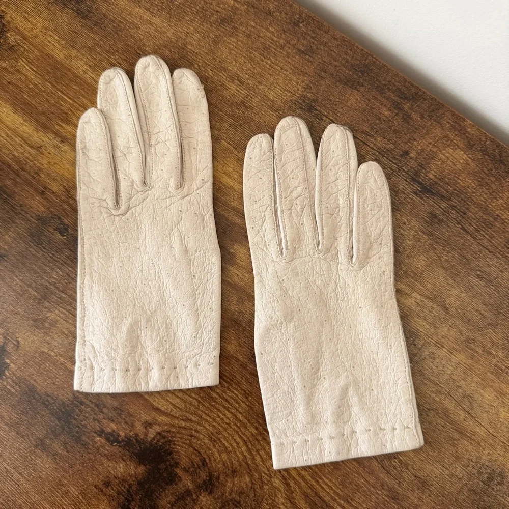Vintage Women’s Cream Leather Gloves – 7.5” Wrist Length, Size 6.5